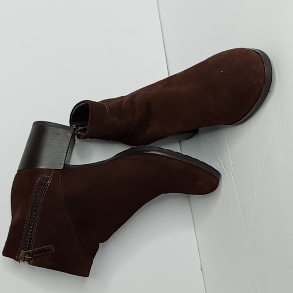 Aquatalia - Eileen -Italian made Brown Suede Ankle Boots.  Size 8. - 3" heel - Picture 9 of 14